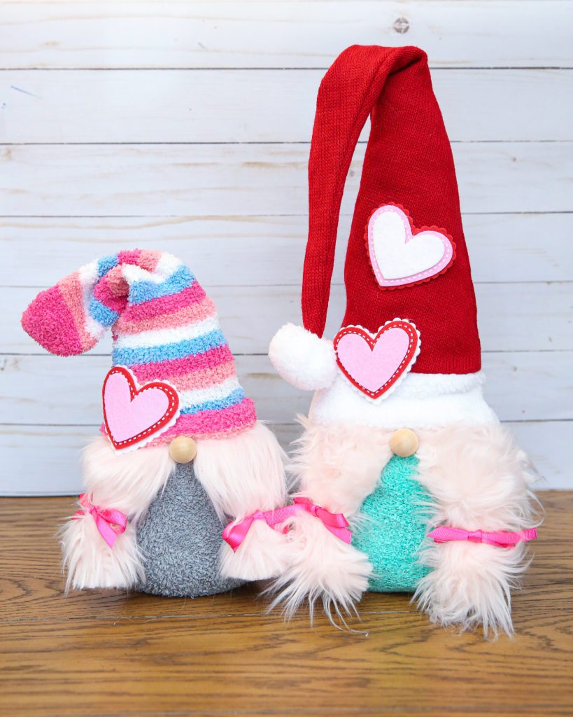 love gnomes sock gnomes craft - only a handful of items required!