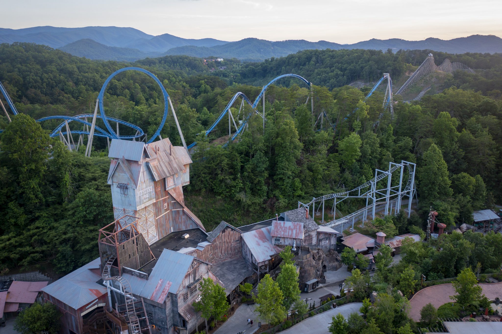 The Best Dollywood Season Pass + A GIVEAWAY FOR 4 GOLD SEASON PASSES