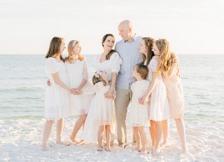 Photo of birmingham mom collective member Virginia Schultz and her family at the beach taken by Andrea Krey Photography